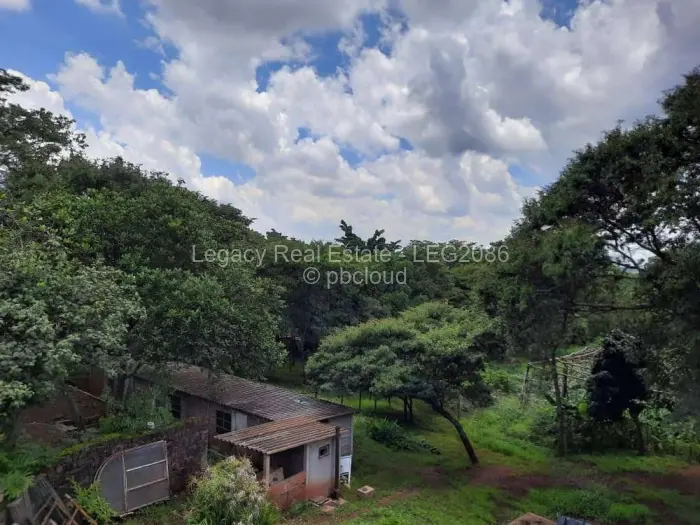 8 Bedroom House for Sale in Lake Chivero, Lake Chivero