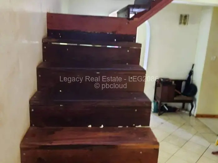 8 Bedroom House for Sale in Lake Chivero, Lake Chivero