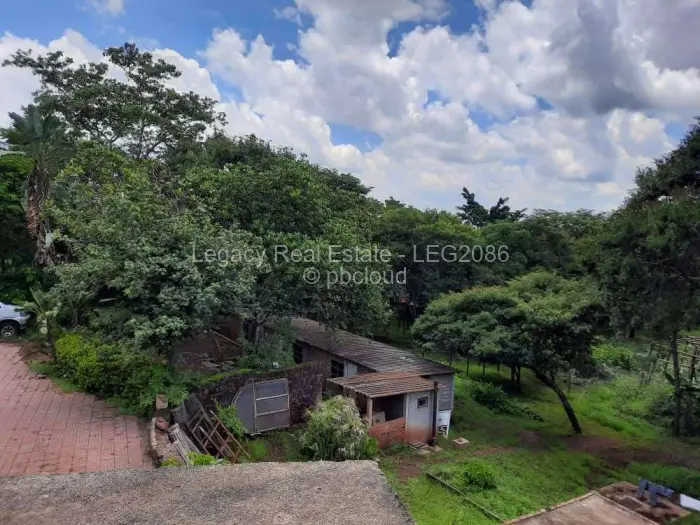 8 Bedroom House for Sale in Lake Chivero, Lake Chivero