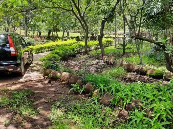 8 Bedroom House for Sale in Lake Chivero, Lake Chivero