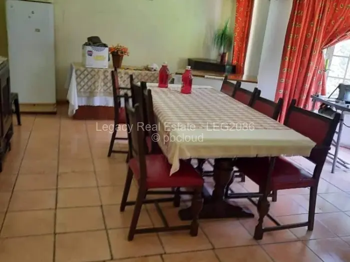 8 Bedroom House for Sale in Lake Chivero, Lake Chivero