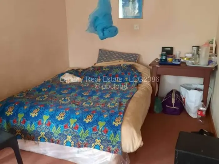8 Bedroom House for Sale in Lake Chivero, Lake Chivero