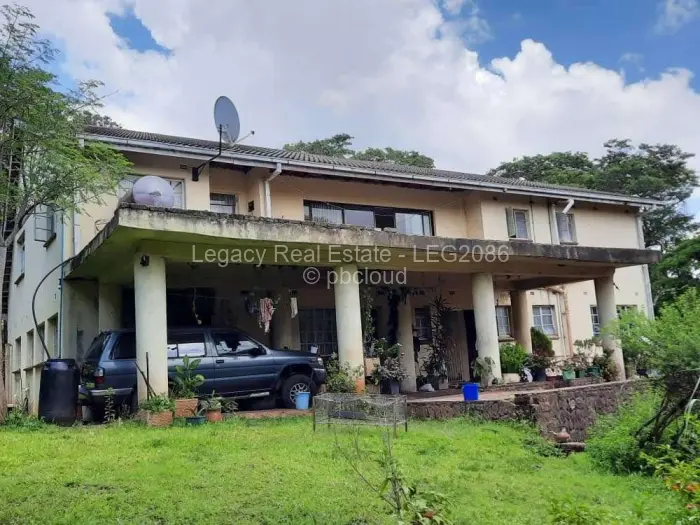 8 Bedroom House for Sale in Lake Chivero, Lake Chivero