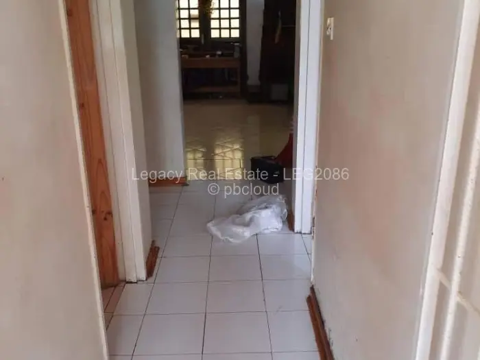 8 Bedroom House for Sale in Lake Chivero, Lake Chivero