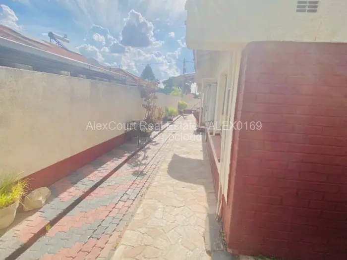 4 Bedroom House for Sale in Mainway Meadows, Harare