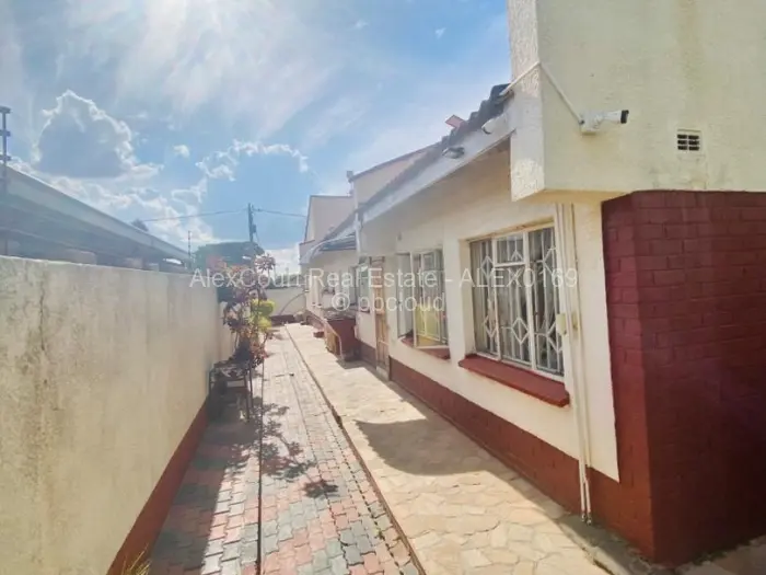 4 Bedroom House for Sale in Mainway Meadows, Harare