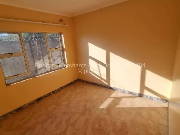 Townhouse/Cluster to Rent in Waterfalls, Harare