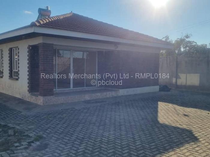 Townhouse/Cluster to Rent in Waterfalls, Harare