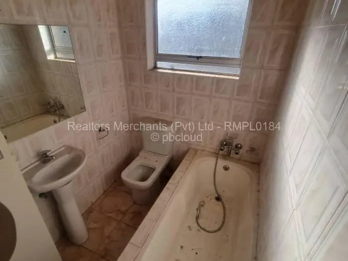 Townhouse/Cluster to Rent in Waterfalls, Harare