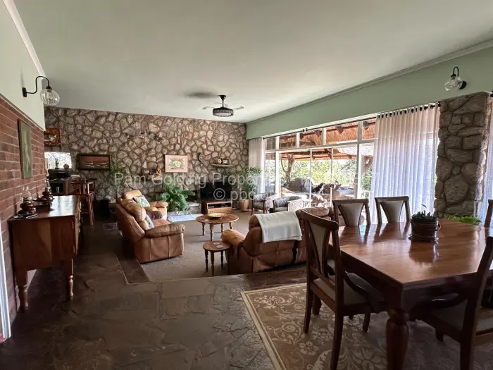 7 Bedroom House for Sale in Burnside, Bulawayo