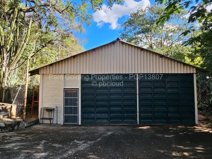 7 Bedroom House for Sale in Burnside, Bulawayo