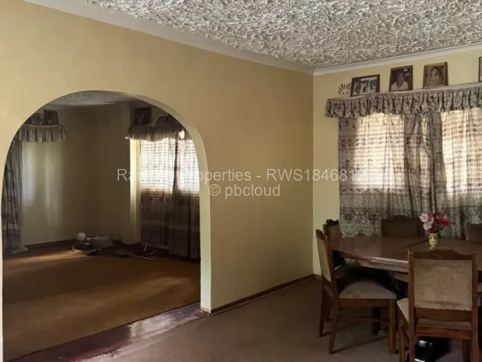 5 Bedroom House for Sale in Budiriro, Harare