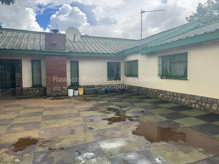 5 Bedroom House for Sale in Budiriro, Harare