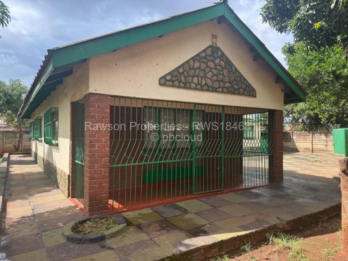 5 Bedroom House for Sale in Budiriro, Harare