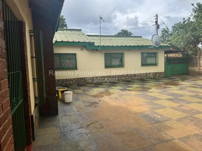 5 Bedroom House for Sale in Budiriro, Harare
