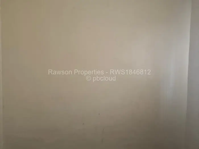 5 Bedroom House for Sale in Budiriro, Harare