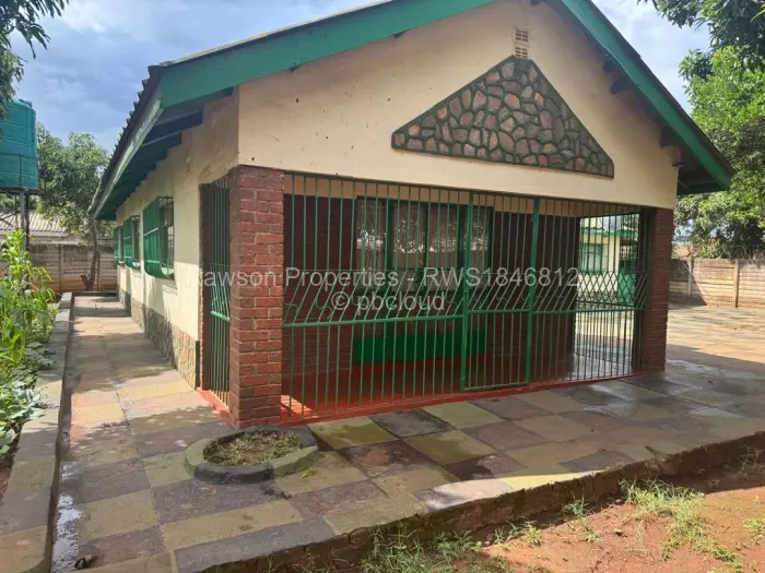 5 Bedroom House for Sale in Budiriro, Harare