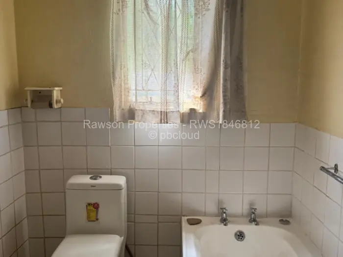 5 Bedroom House for Sale in Budiriro, Harare