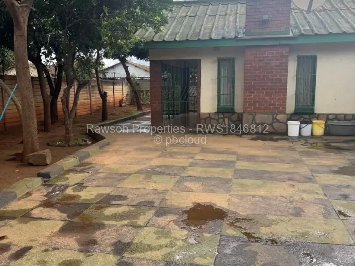 5 Bedroom House for Sale in Budiriro, Harare