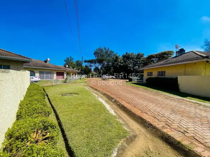 Townhouse/Cluster for Sale in Bluff Hill, Harare