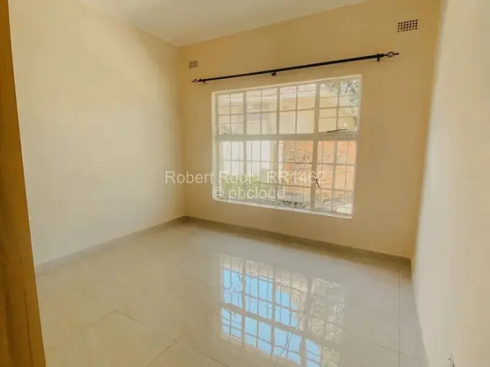Townhouse/Cluster for Sale in Bluff Hill, Harare