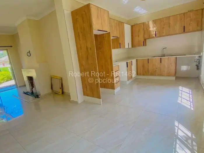 Townhouse/Cluster for Sale in Bluff Hill, Harare