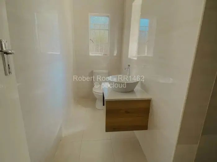 Townhouse/Cluster for Sale in Bluff Hill, Harare