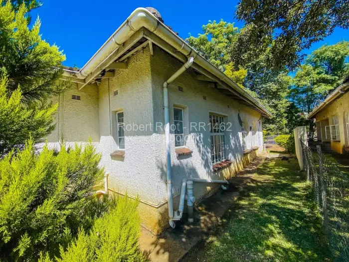 Townhouse/Cluster for Sale in Bluff Hill, Harare