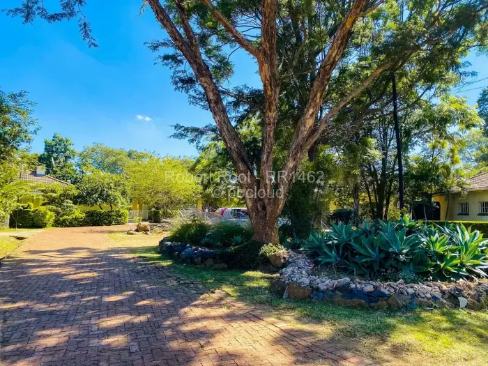 Townhouse/Cluster for Sale in Bluff Hill, Harare