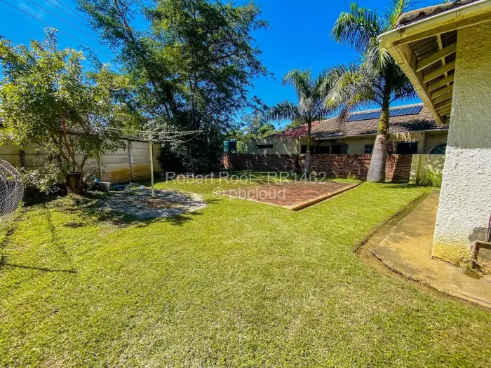 Townhouse/Cluster for Sale in Bluff Hill, Harare