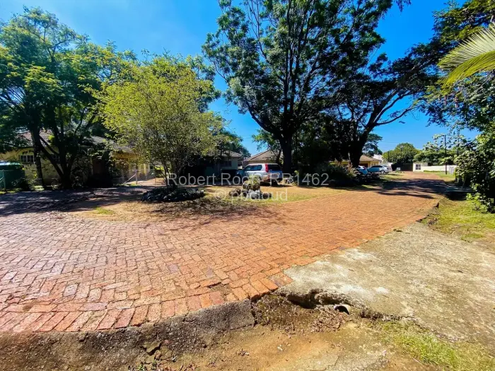 Townhouse/Cluster for Sale in Bluff Hill, Harare