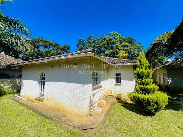 Townhouse/Cluster for Sale in Bluff Hill, Harare