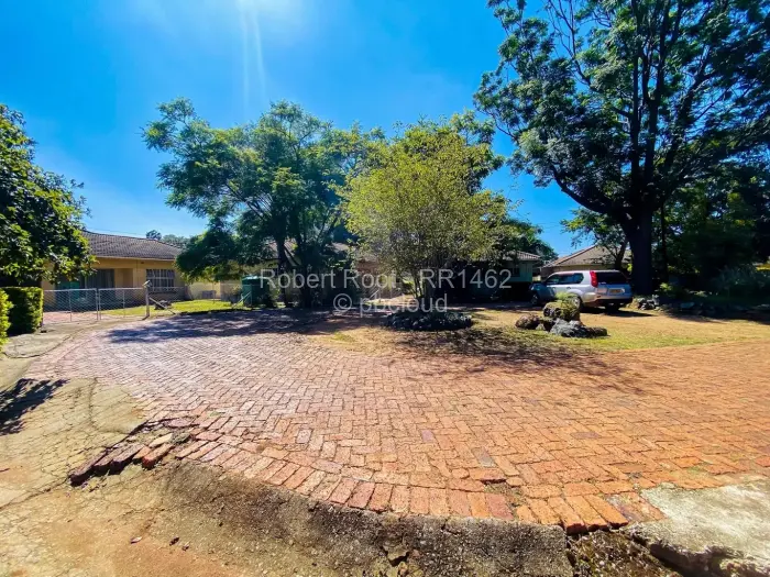 Townhouse/Cluster for Sale in Bluff Hill, Harare