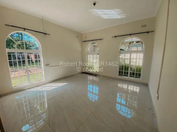 Townhouse/Cluster for Sale in Bluff Hill, Harare