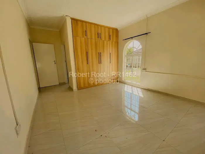 Townhouse/Cluster for Sale in Bluff Hill, Harare
