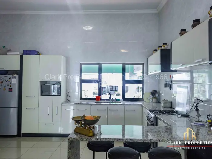 Townhouse/Cluster for Sale in Greystone Park, Harare