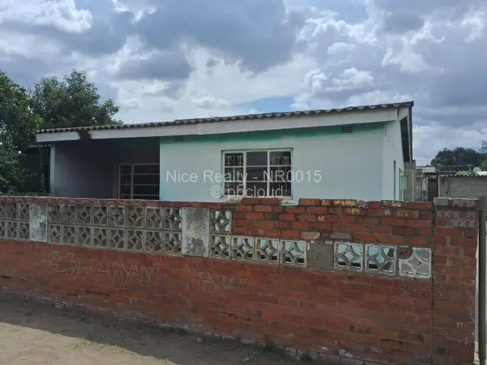4 Bedroom House for Sale in Highfield, Harare