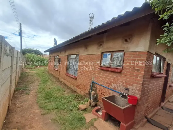 4 Bedroom House for Sale in Budiriro, Harare