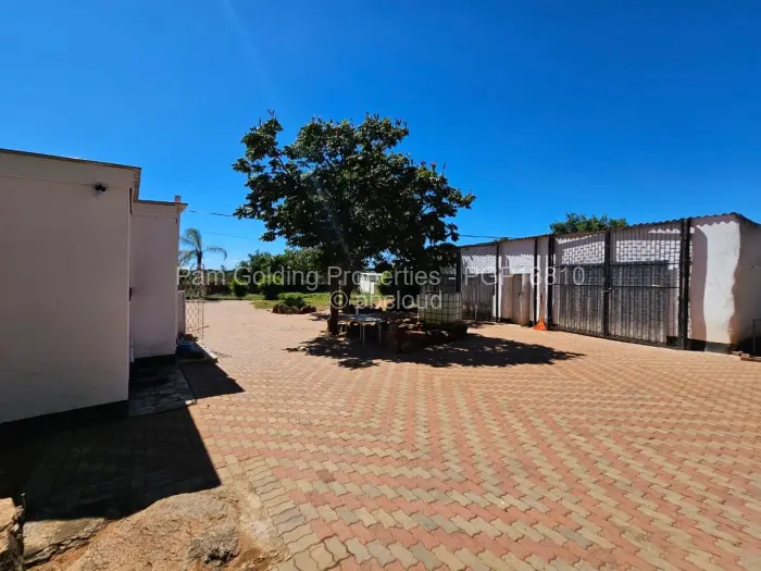 5 Bedroom House for Sale in Matsheumhlope, Bulawayo
