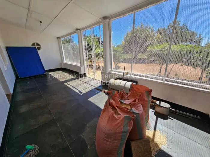 5 Bedroom House for Sale in Matsheumhlope, Bulawayo