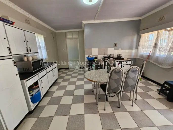 5 Bedroom House for Sale in Matsheumhlope, Bulawayo