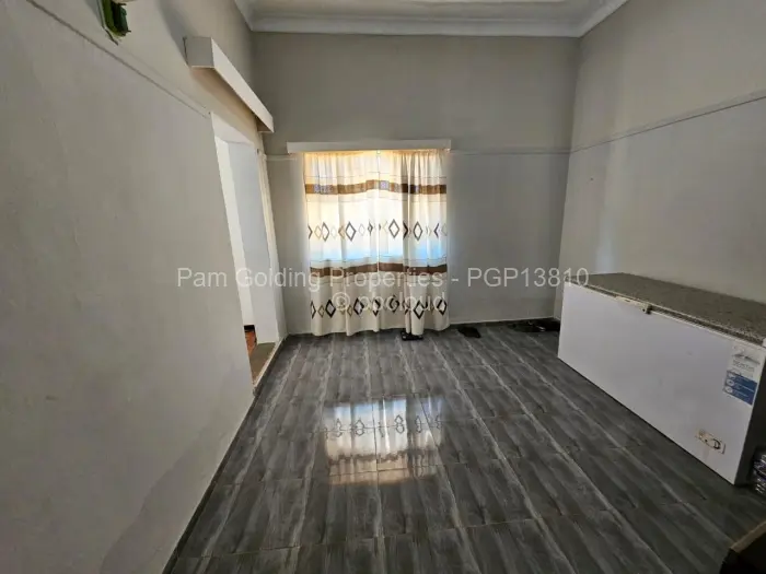 5 Bedroom House for Sale in Matsheumhlope, Bulawayo