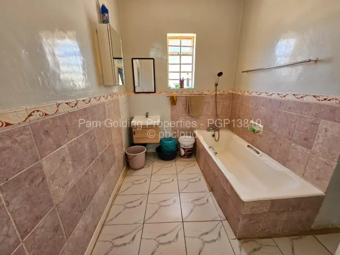 5 Bedroom House for Sale in Matsheumhlope, Bulawayo