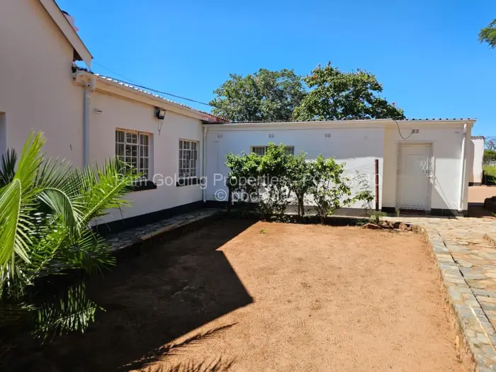 5 Bedroom House for Sale in Matsheumhlope, Bulawayo
