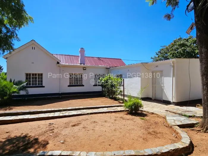 5 Bedroom House for Sale in Matsheumhlope, Bulawayo