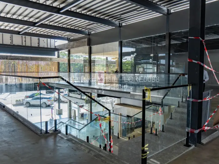 Retail/Shop to Rent in Borrowdale