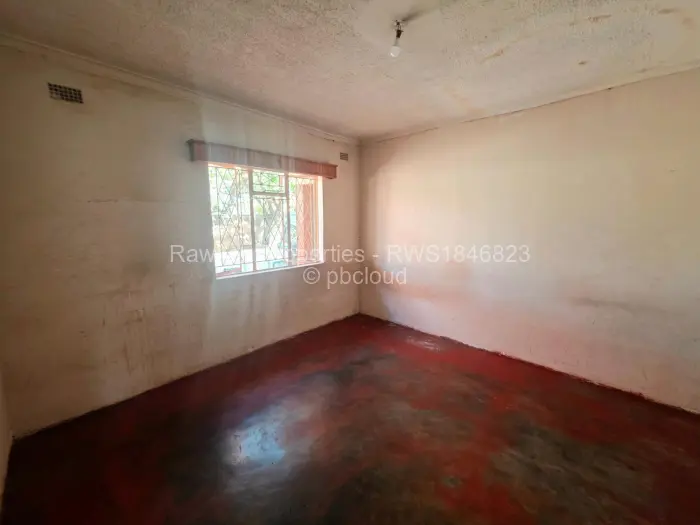 5 Bedroom House for Sale in Mainway Meadows, Harare