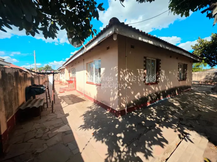 5 Bedroom House for Sale in Mainway Meadows, Harare