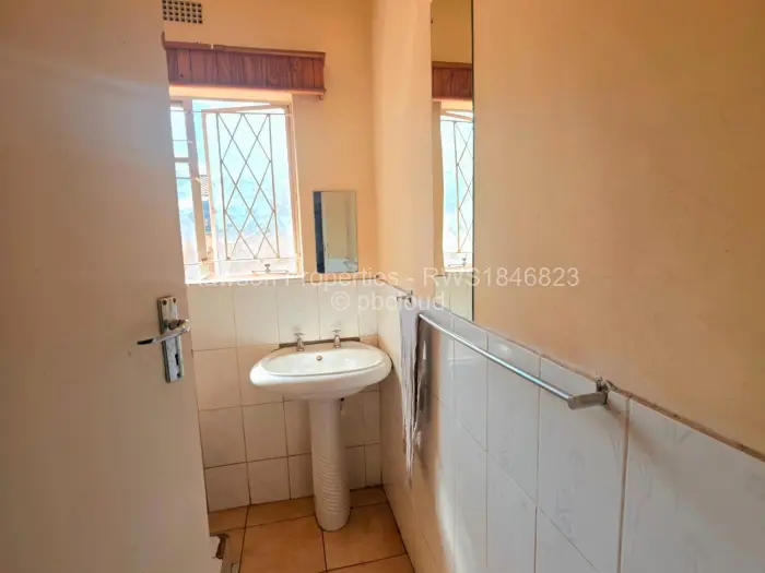 5 Bedroom House for Sale in Mainway Meadows, Harare