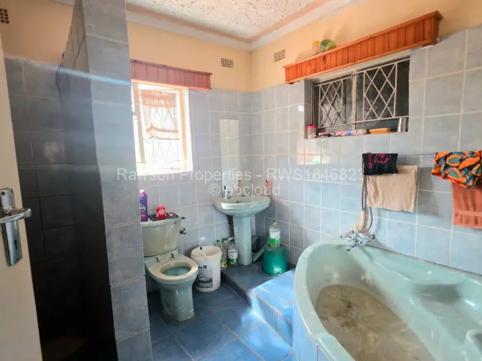 5 Bedroom House for Sale in Mainway Meadows, Harare